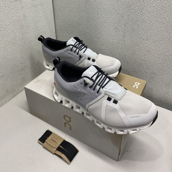 NEW ON CLOUD 5 Athletic Shoes – Women’s Size 8 – White – New With Box - Picture 1 of 1
